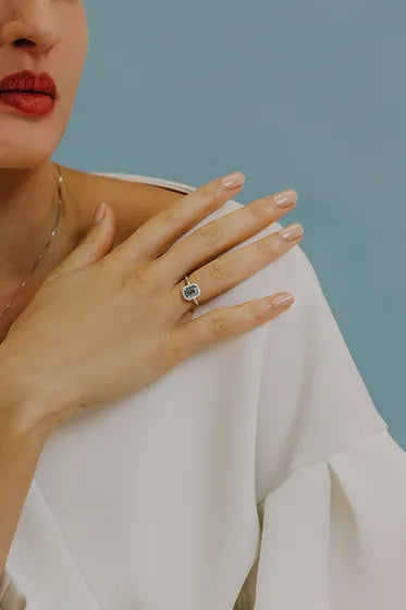 Anello acquamarina ottagonale con contorno