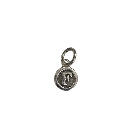 Charm Lettera F con Piastrina